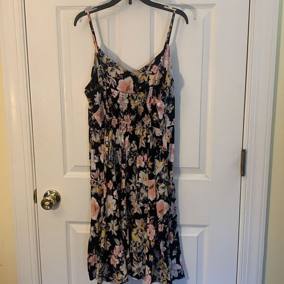 GAP SUN DRESS SPAGHETTI STRAPS AND ELASTIC AT BACK SWING SKIRT PRINT SZ MED - Picture 8 of 10